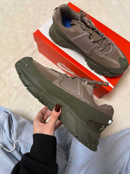 Кроссовки Nike Air Zoom Vomero Roam