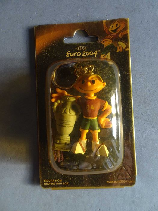 Figura em PVC Porta-chaves com 6cm Quinas Kinas Mascote Euro 2004 taça