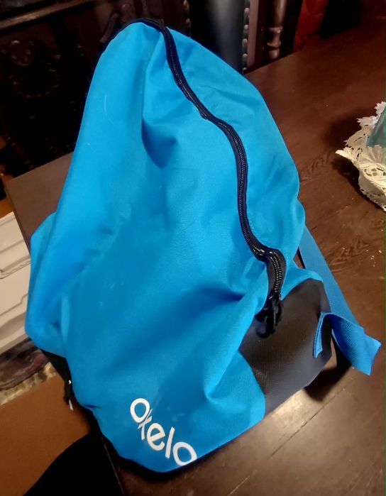 Patins em linha com capacete de proteção