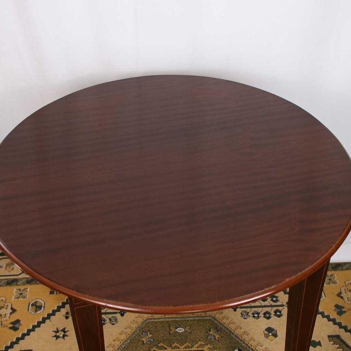 Mesa em mogno com embutidos