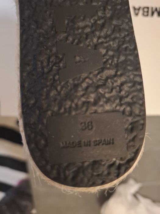 Sandálias 36 em Pele Bimba y Lola NOVAS