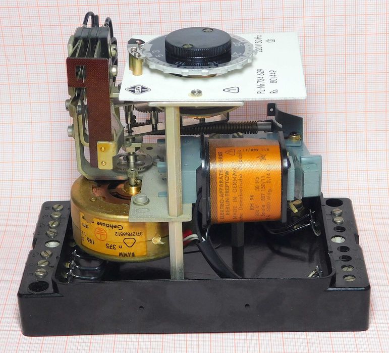 Przekaźnik czasowy 220V 50Hz 3min - 30min RZw EAW [K31]