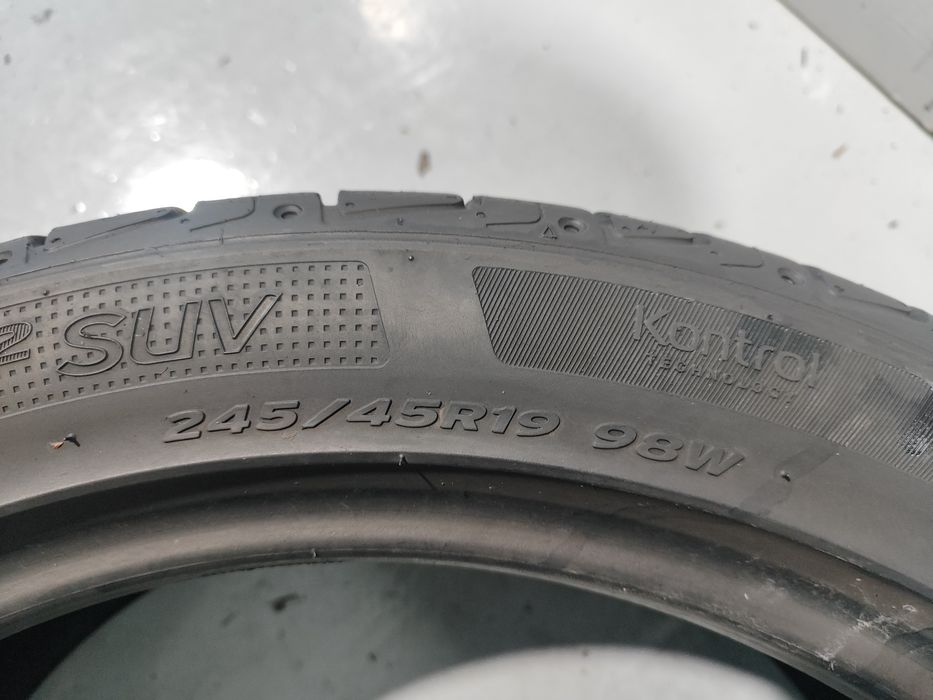 2 pneus semi novos 245-45R19 Hankook - Oferta dos portes