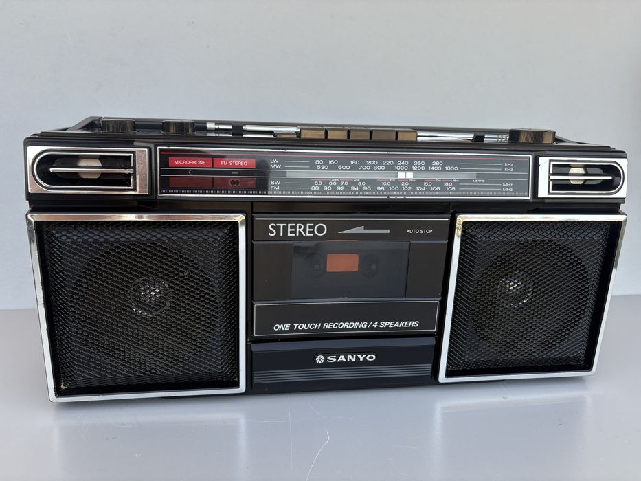 4-діапазонний стереомагнітофон Sanyo M 9703L