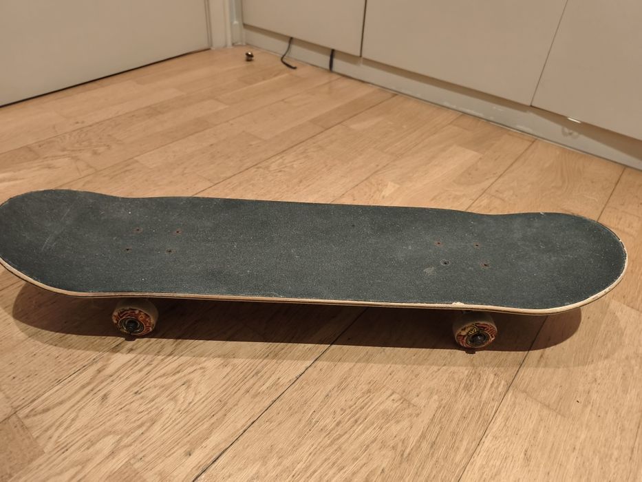 Skate Imagine Skateboards (80 cm) – Bom Estado