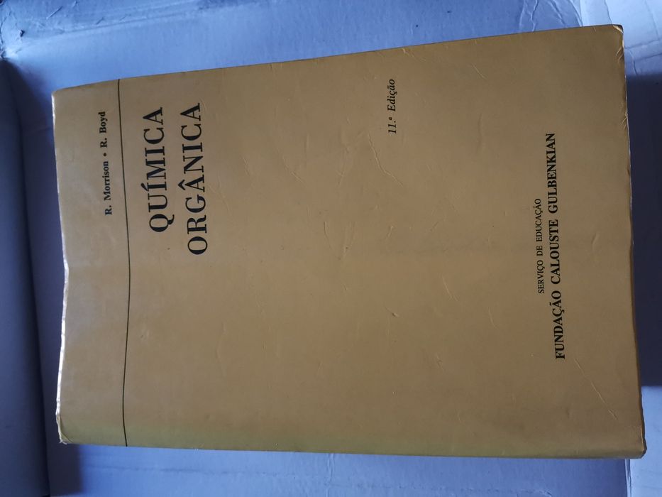 Vários livros de estudo universitários da Calouste Gulbenkian