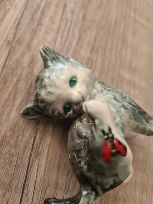 Goebel porcelanowa  figurka kotka z biedronką