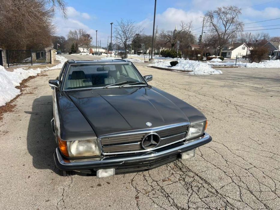 Piękny Mercedes 380 SL w107