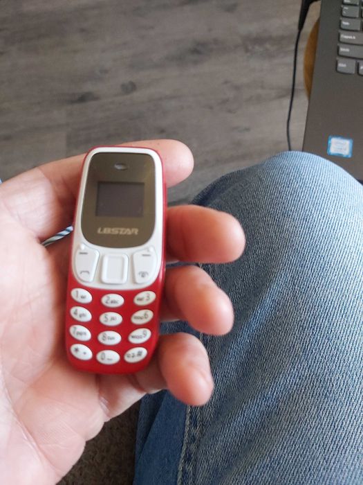 Bardzo malenki telefon L8 STAR