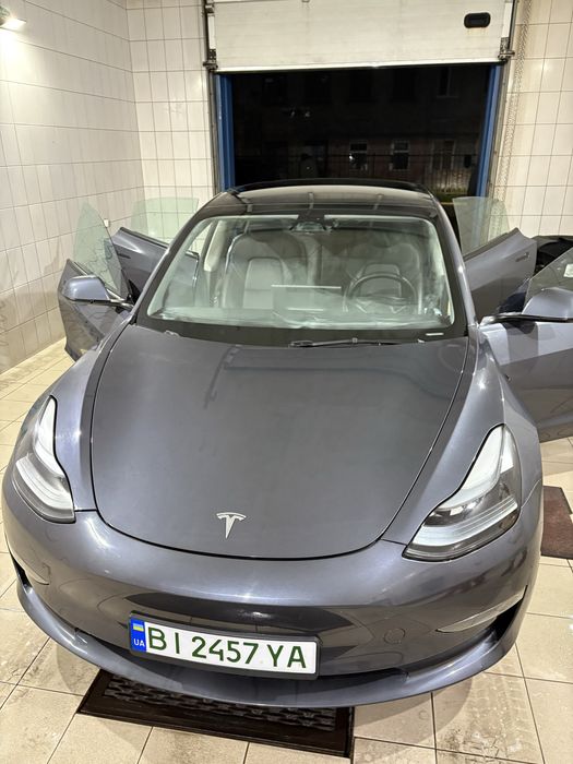 Tesla Model 3. 11.2023 року пробіг 27800
