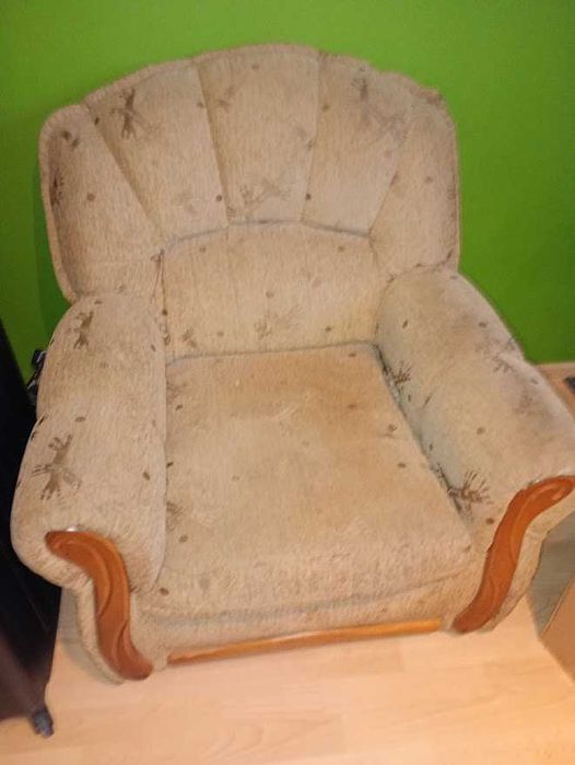 Ogłoszenie Sprzedaży: Fotel "Vintage Comfort" z Potencjałem