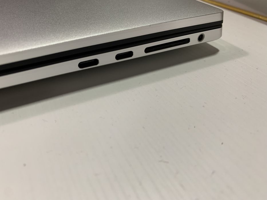 Dell xps 9710 4K 1.2Tb ssd 64gb  i-7 ігровий ноут 17дюймів екран