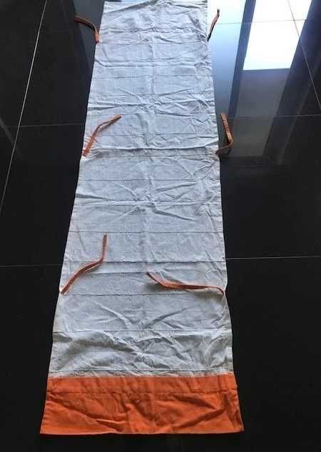 Estore Romano branco com tira cor de laranja