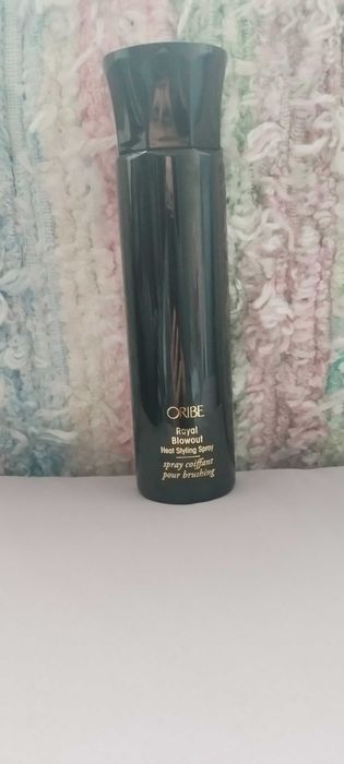 Oribe 
Signature Royal Blowout Heat Styling Spray