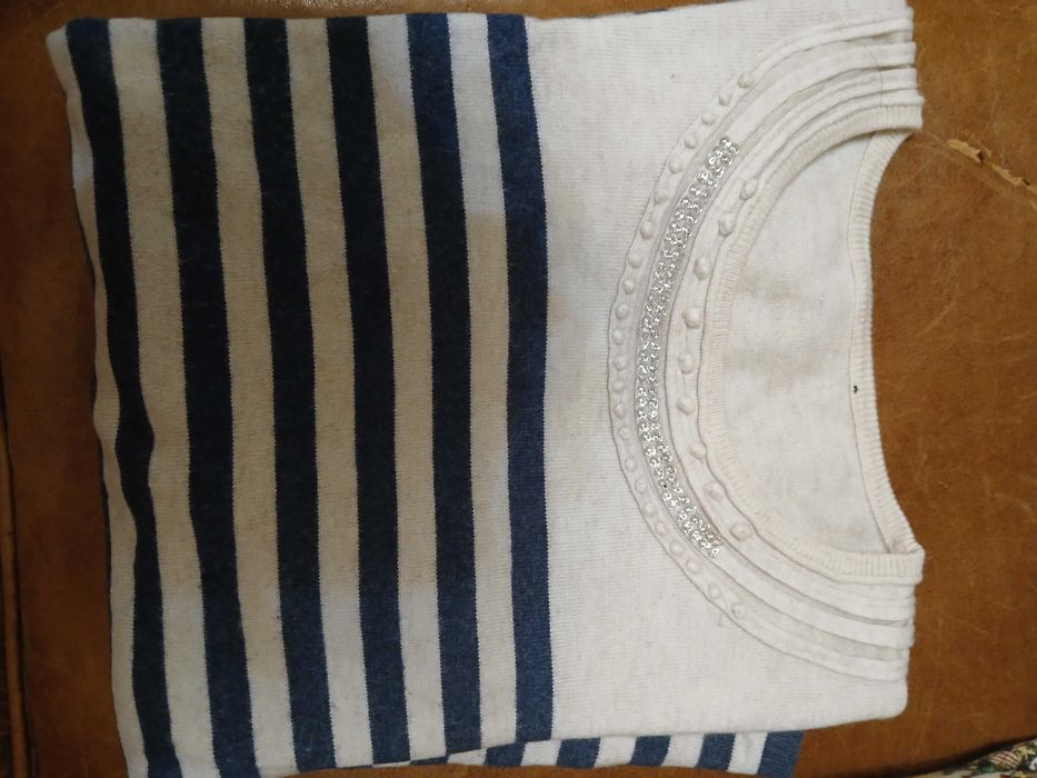 Camisola de lã, com aplicações de lantejolas