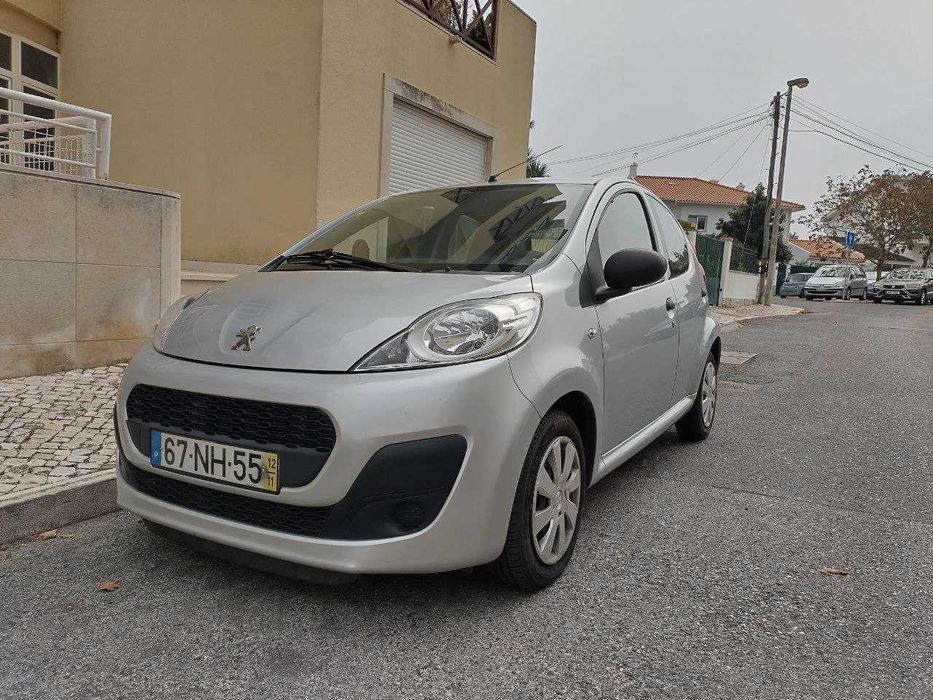 Peugeot 107 – Compacto, Económico e Pronto para Rodar!