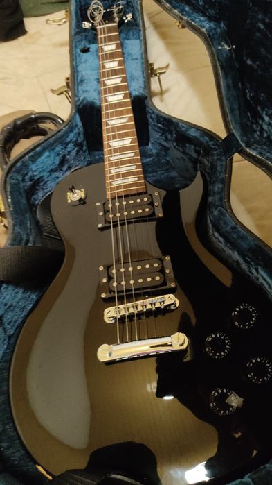 Guitarra elétrica ( HARLEY BENTON )