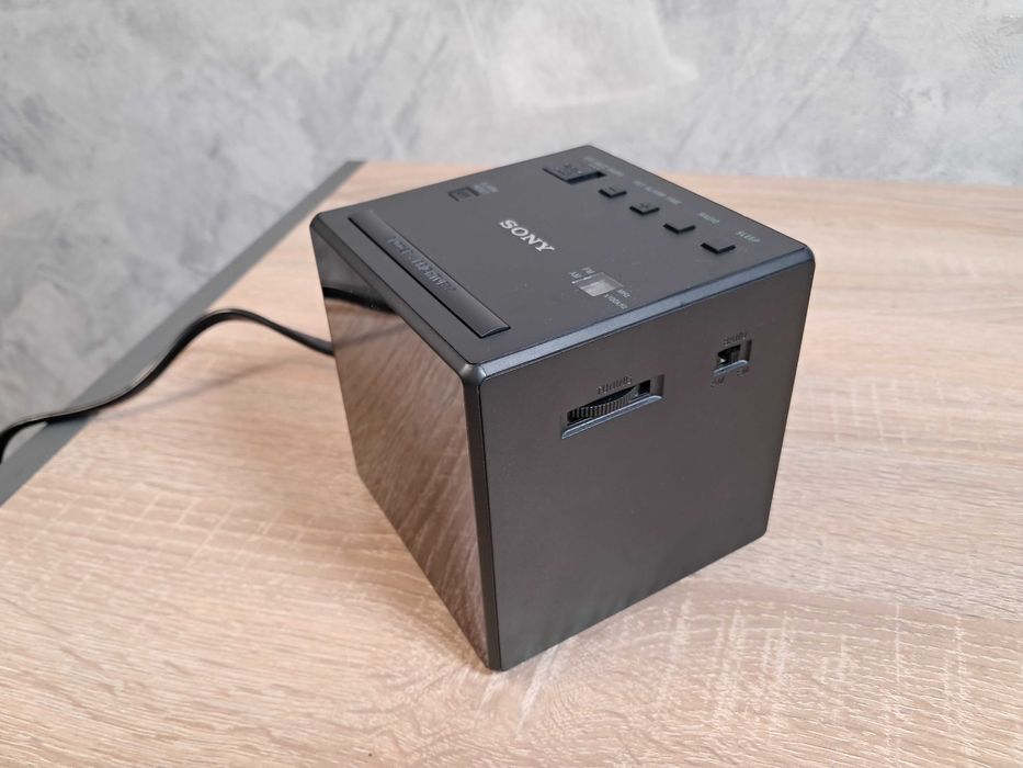 Годинник радіо будильник Sony ICFC1B