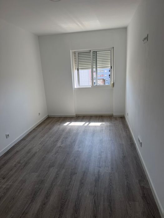 Vende se T2 com Arrecadação na Baixa da Banheira