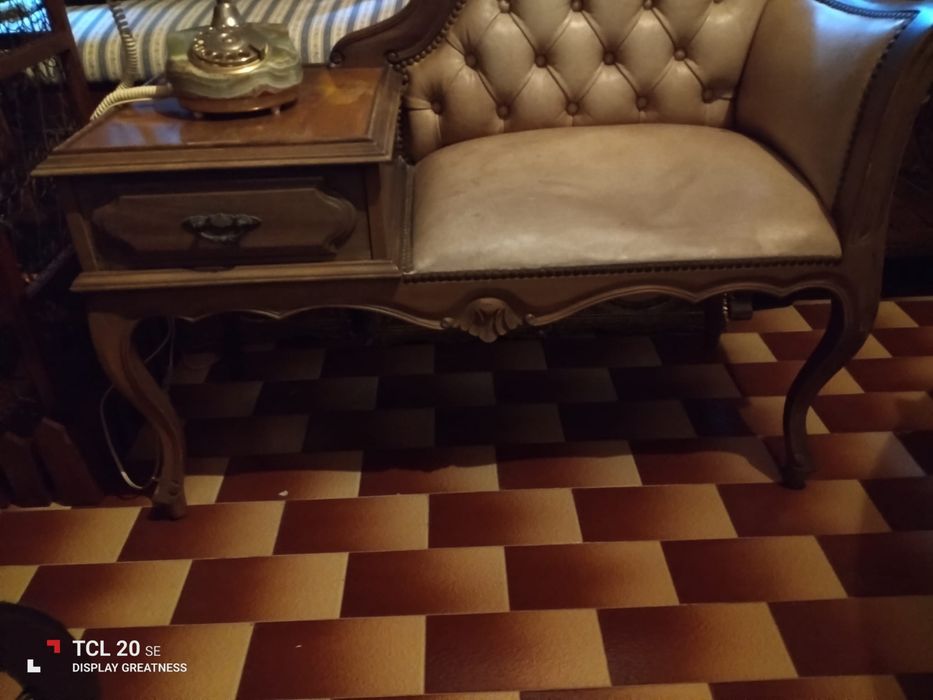 Mesinha vintage de telefone