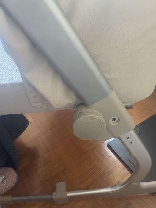 Berço co-sleeping tipo Next to me Jané