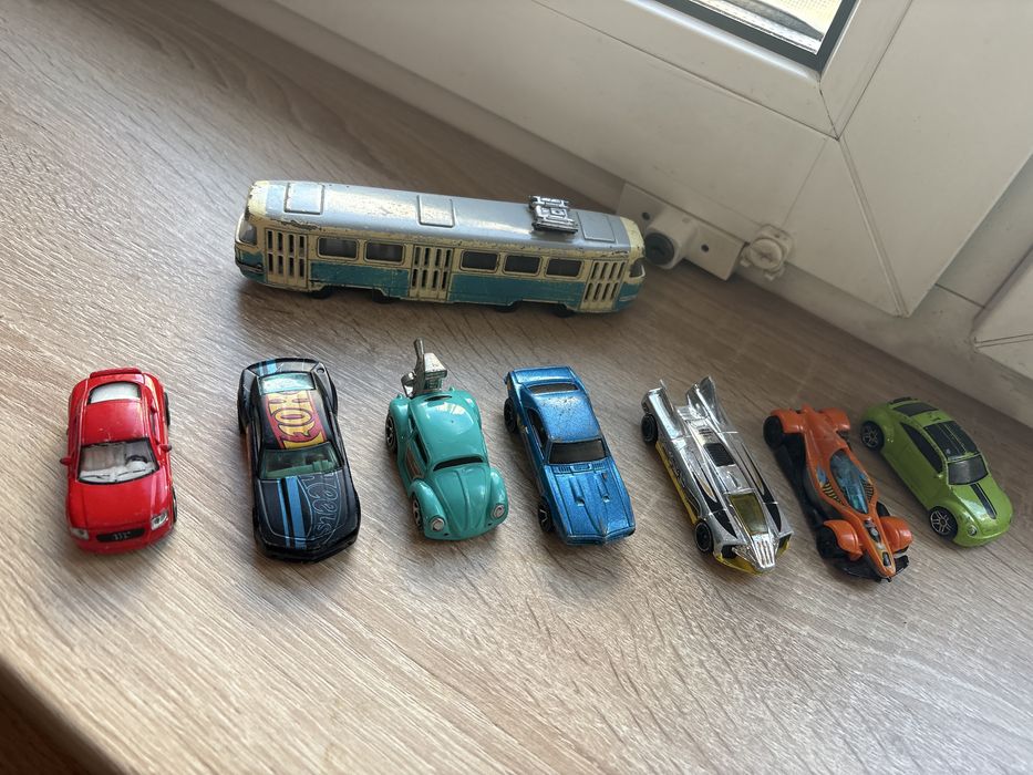 Машинки Hot wheels лот 7 штук , подарунок трамвай