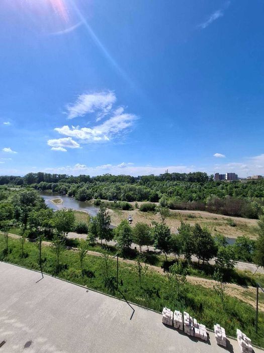 Продаю панорамну 4кімнатну квартиру на березі річки.Газифікована.110м2