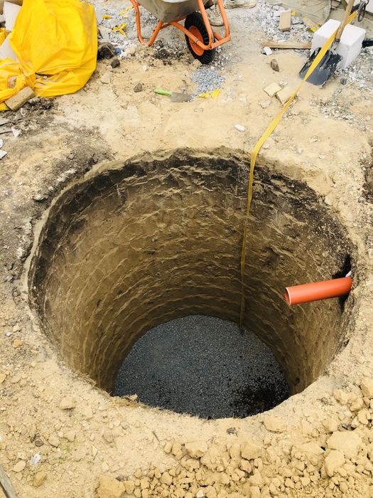 Септик, сливная яма, яма под ключ, траншея.