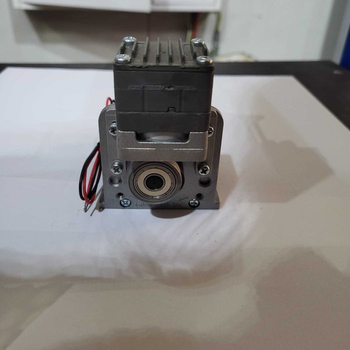 Pompa próżniowa jednosekcyjna sucha 30l 12V/24V przyssawka chwytak