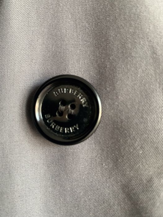 sobretudo cinzento Burberry