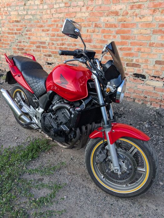 Мотоцикл Honda CBF6000, на повному ходу. Не плутати з Honda CB600F
