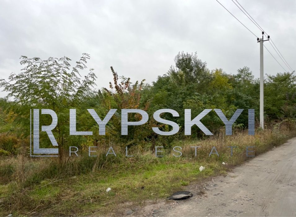 Рівна ділянка в затишному місці