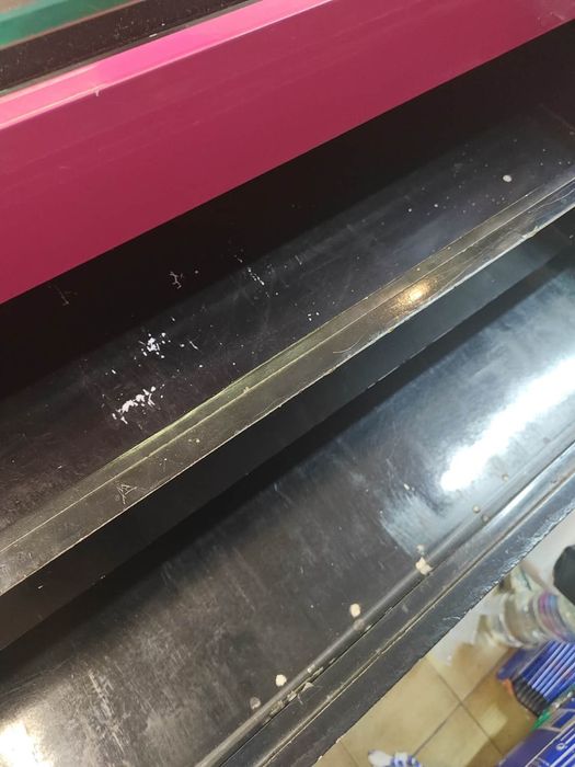 Balcao com expositor de vidro, gavetas e comodas