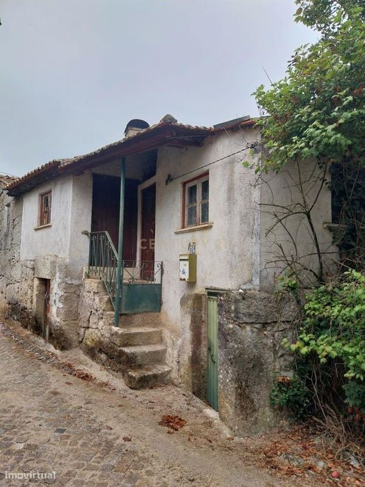 Moradia para recuperar em Vales, Castelo de Penalva