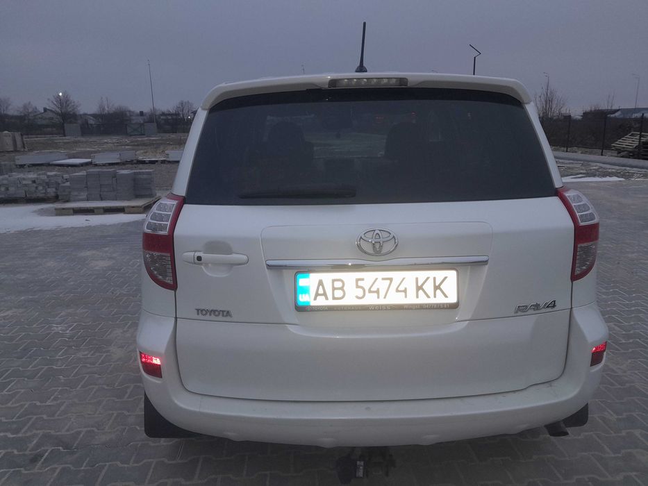 Тойота раф 4 2013 рік