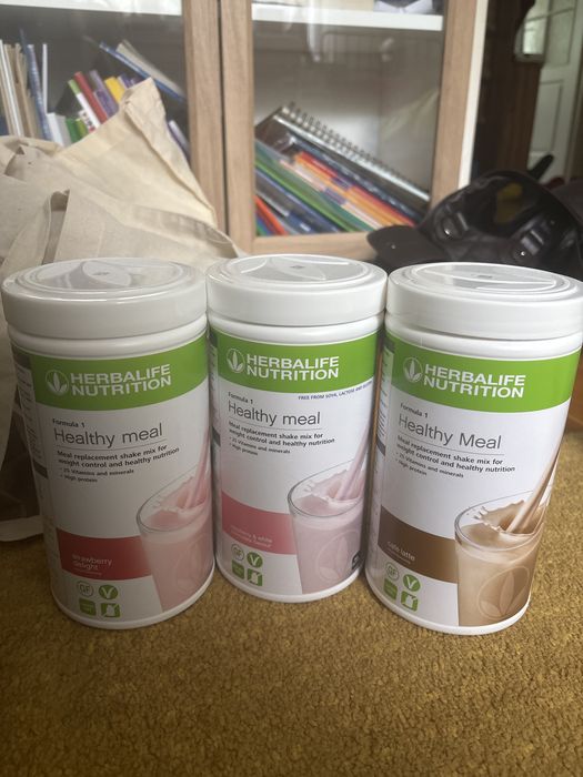 Rozpoczęte opakowania Healthy Meal firmy Hebralife Nutrition formula 1 smaki truskawka, malina i biała czekolada i café latte