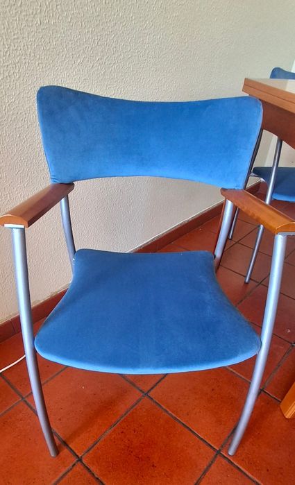 Mesa jantar madeira extensível com 4 cadeiras veludo azul
