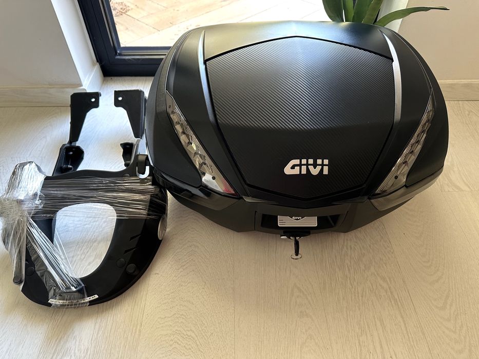 Stelaż i kufer centralny GIVI do skutera BMW CE04