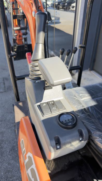 Mini giratória 1,2T com motor kubota nova
