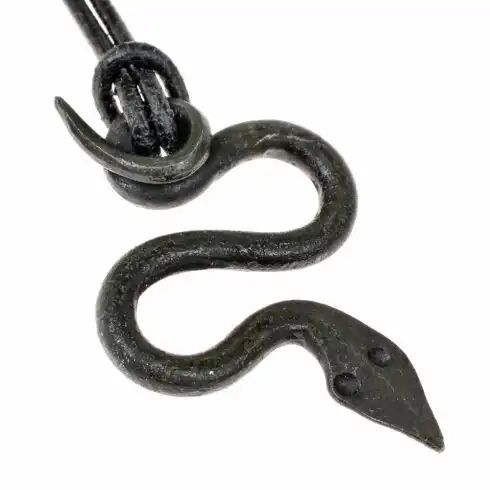 Wąż - kuty amulet