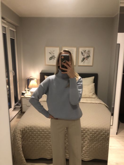 Sweter niebeski