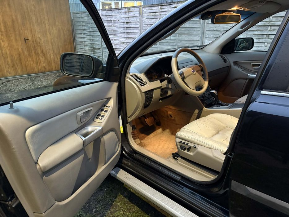 Volvo XC90 2,4 D5 Polski salon 1 właściciel bezwypadkowy