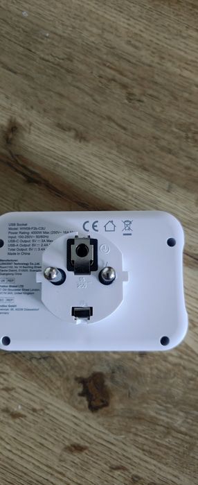 Gniazdo elektryczne, USB