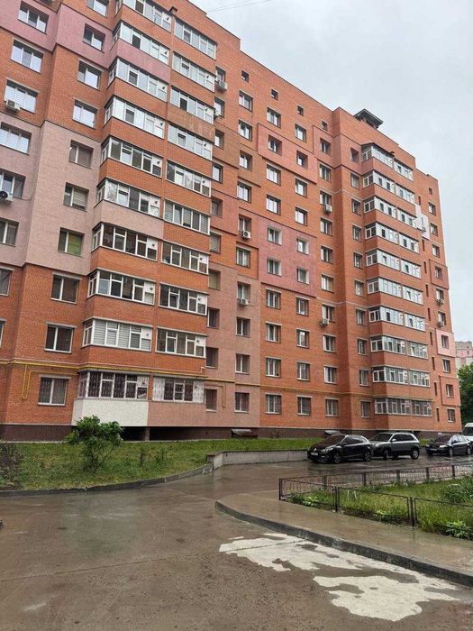 Продам 2х кімнатну з автономкою на проспекті Свободи