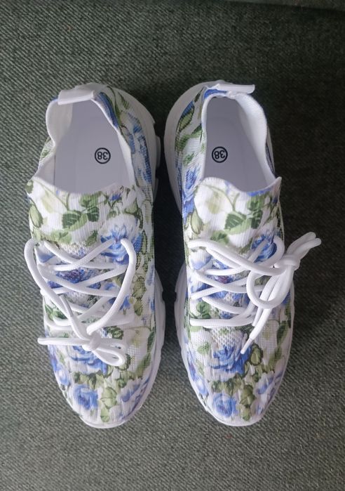 Nowe trampki tenisówki w kwiaty 38 leciutkie