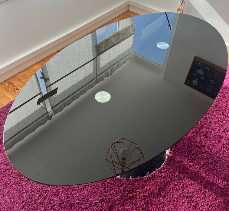 Mesa de Jantar oval com tampo em vidro