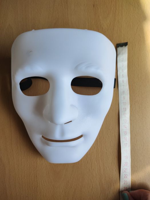 Маска нова обличчя людини Новая маска лицо человека белая черная синяя