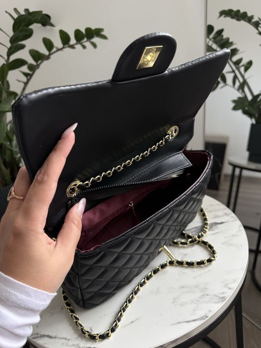 Популярна сумка в стилі шанель chanel стьобана трендова сумочка в золотій фурнітурі