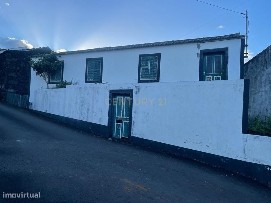 Casa para Recuperação na Ilha do Pico - Oportunidade Única!