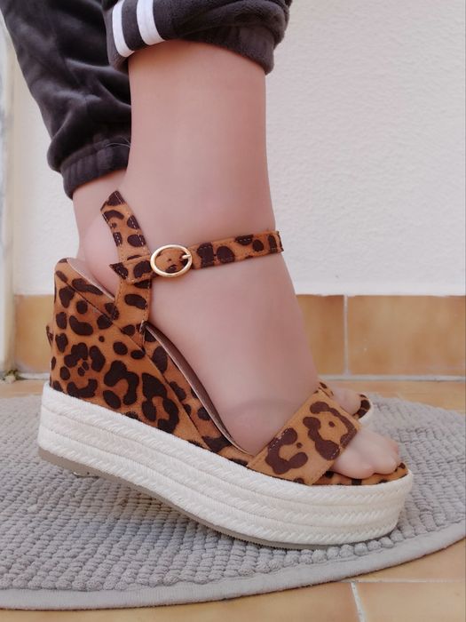 Sandálias de Cunha NOVAS